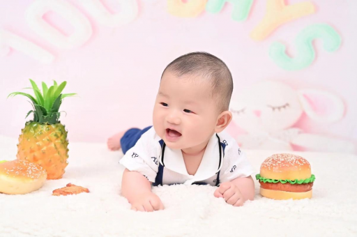 鸡西宝宝在妈妈肚子里